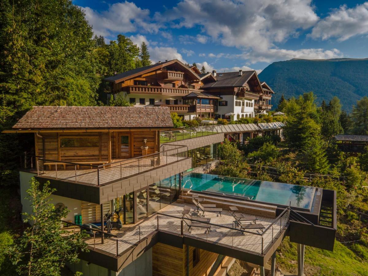 Charmehotel Uhrerhof - Deur Ortisei Exterior photo