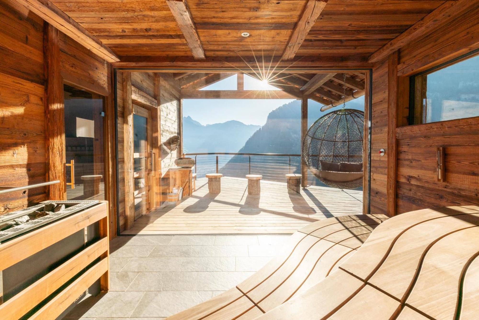 Charmehotel Uhrerhof - Deur Ortisei Exterior photo