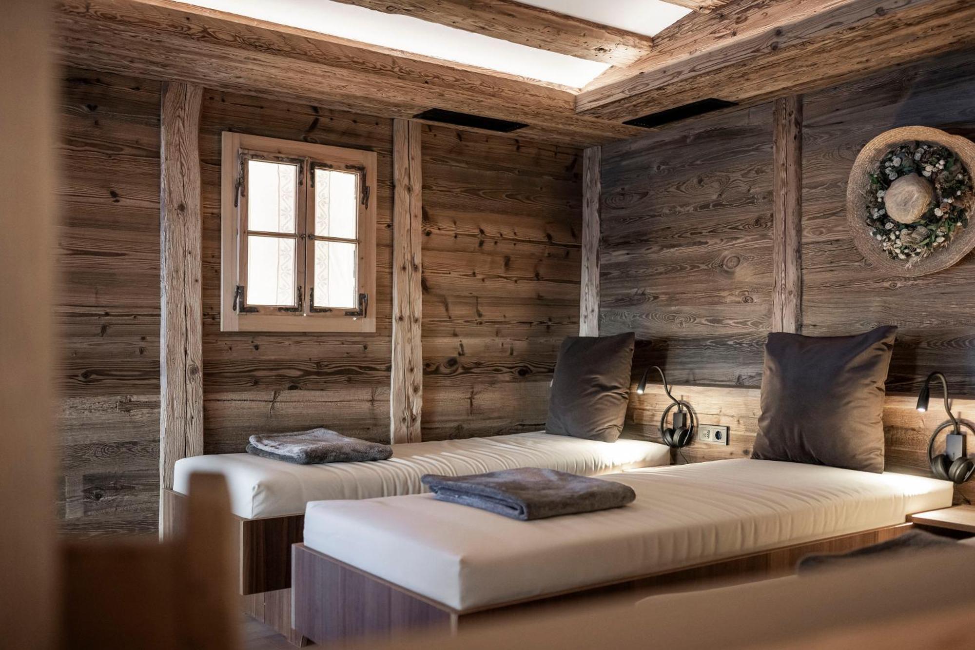 Charmehotel Uhrerhof - Deur Ortisei Exterior photo