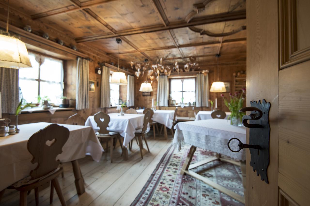 Charmehotel Uhrerhof - Deur Ortisei Exterior photo