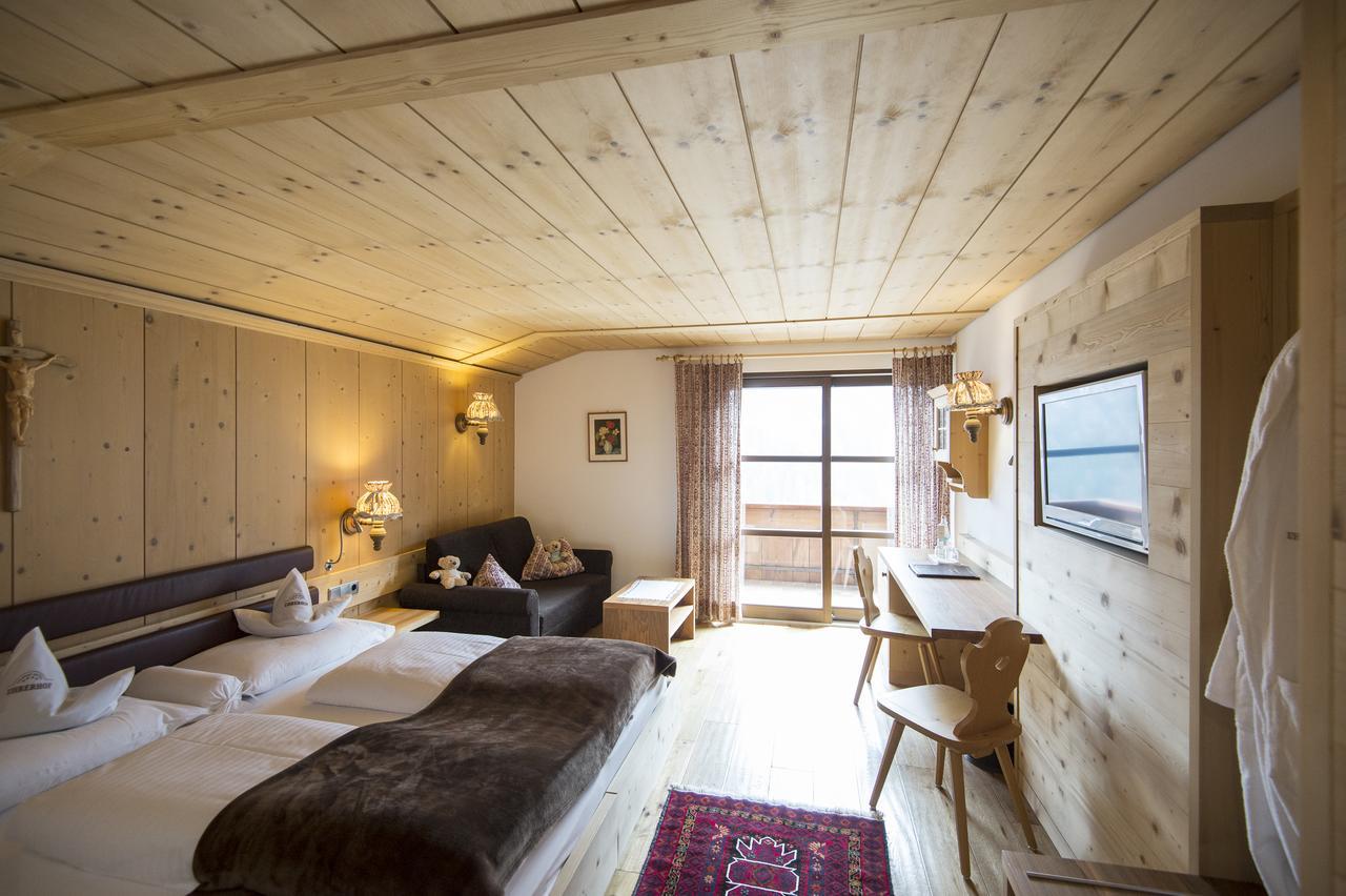 Charmehotel Uhrerhof - Deur Ortisei Exterior photo