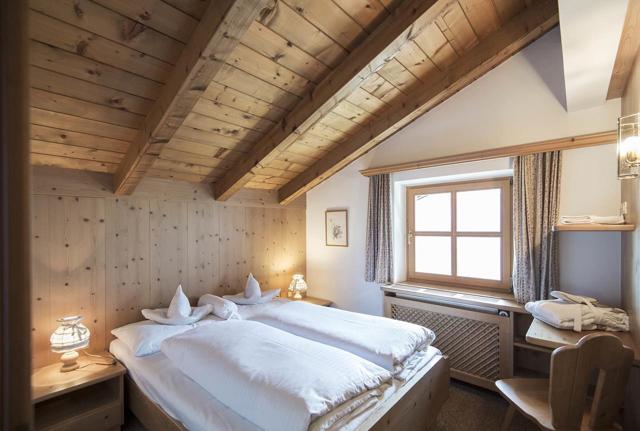 Charmehotel Uhrerhof - Deur Ortisei Exterior photo